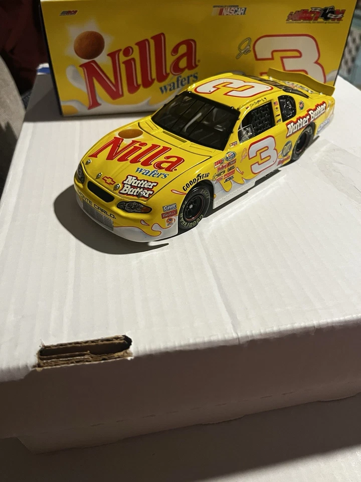 Bolachas/manteiga de porca Dale Earnhardt Jr. 2002 Monte Carlo Nilla - Imagem 2 de 4