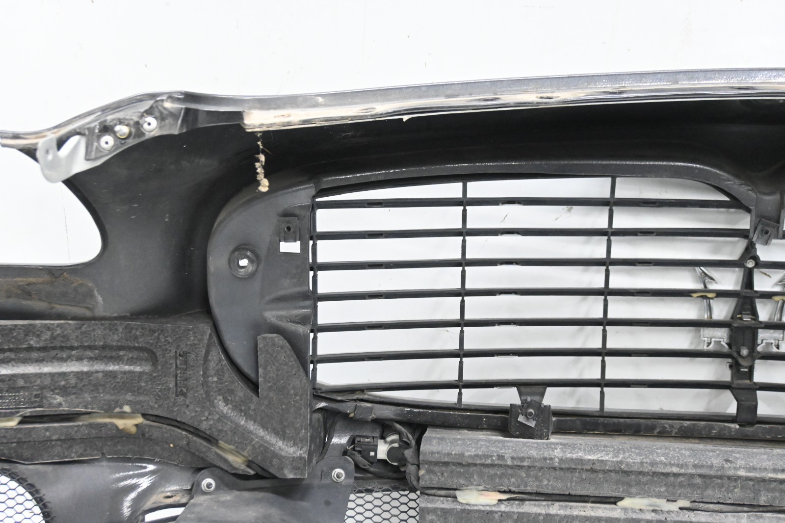 ⭐ 03-08 Maserati Quattroporte Front Bumper Cover Molding Grille Assembly Oem