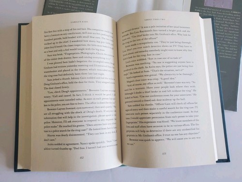 Bailey Ruth Ghost Times Two Book Carolyn Hart Mystery Novel SIGNED 1st Like New - Picture 6 of 8