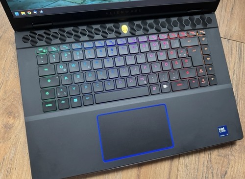 Alienware m16 R2 - 16" 240Hz GAMING, Core Ultra 9 185H 4TB SSD 32GB RAM RTX 4070 - Imagen 3 de 6