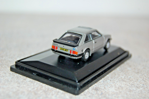 OXFORD - 76XR001 FORD ESCORT XR3i PLATEADO - Imagen 13 de 16