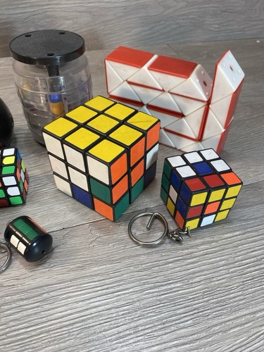 VTG 80s Rubik’s cubes, Puzzle Lot of 11 key chains, Snakes, Ivory Tower, sphere - Picture 7 of 8