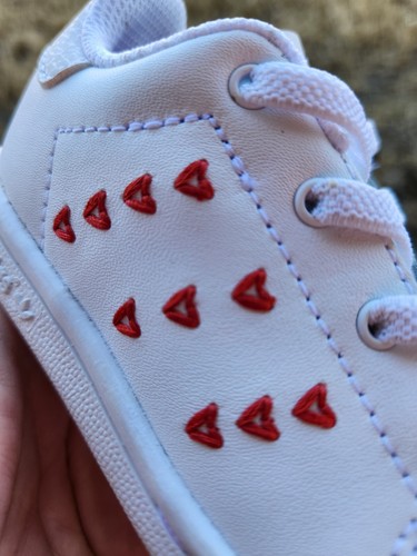 Adidas Stan Smith "Embroidered Hearts" Girls' Toddler 6C - Picture 5 of 10