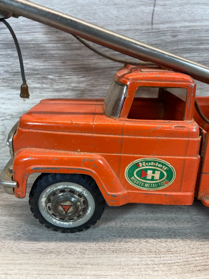 Vintage 1960s Hubley Mighty Metal Toys Pile Driver Truck 12" Orange RARE Find - Image 4 of 4