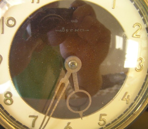 Vintage 1965 VESNA Russian Table Mechanical Wind up Clock with Key - Picture 3 of 7