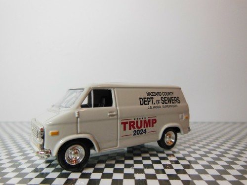 DUKES OF HAZZARD BOSS HOGG'S SEWER VAN und DONALD TRUMP 2024/ 1/64 siehe Details - Bild 3 von 10