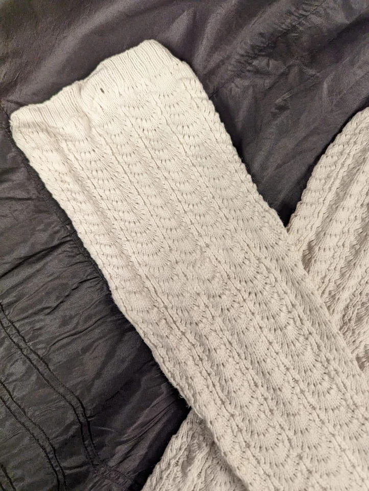 MEDIAS DE ALGODÓN TEJIDAS A MANO MEDIADOS DEL SIGLO XIX CON PATRÓN DE VIEIRA DE ENCAJE Foto 3 de 4