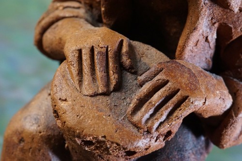 Vintage African handmade man playing drum sculpture ornament ceramic clay - Picture 7 of 10