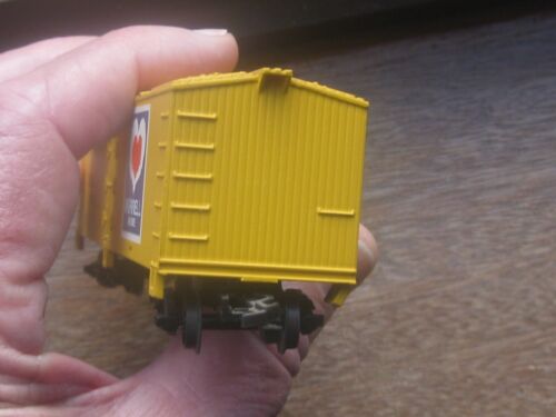Lifelike "Morrell Meats" 38 Ft Wood Reefer. RN MORX 9904. HO Scale. - Picture 6 of 6