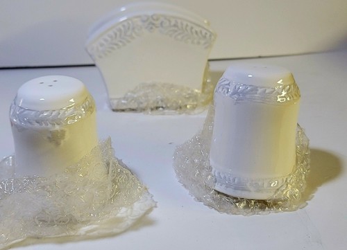 D'Lusso SALT & PEPPER Shakers with NAPKIN HOLDER - Vintage Set - Picture 1 of 2