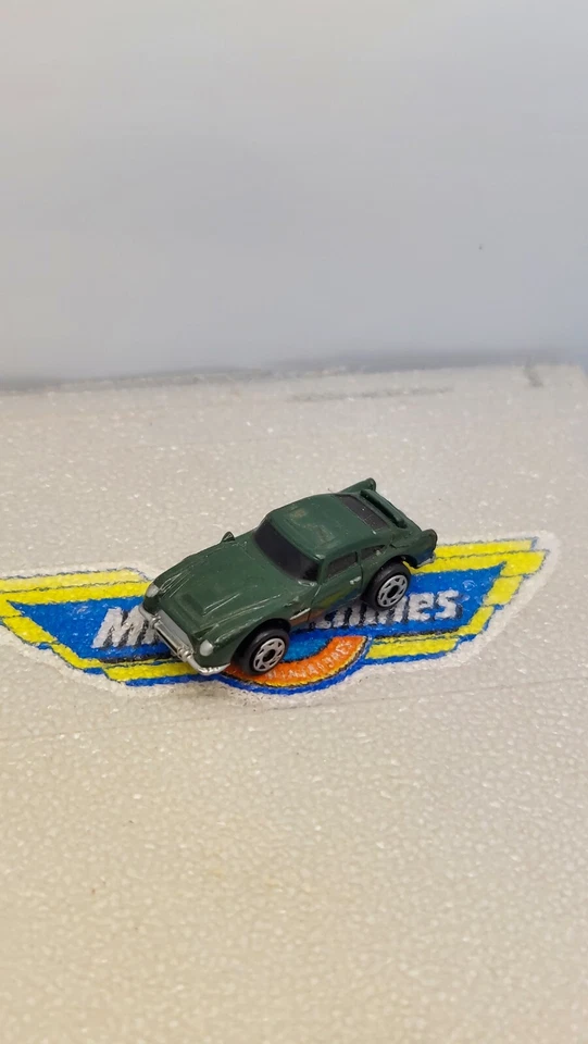 Carros esportivos britânicos Micro Machines 1999 #21 - Aston Martin DB5 verde - Imagem 2 de 4