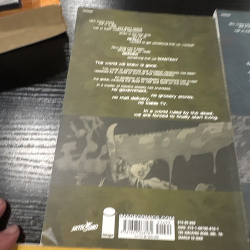 Lot Of 4 Walking Dead Volumes 18-19 & 21-22  - Picture 11 of 12