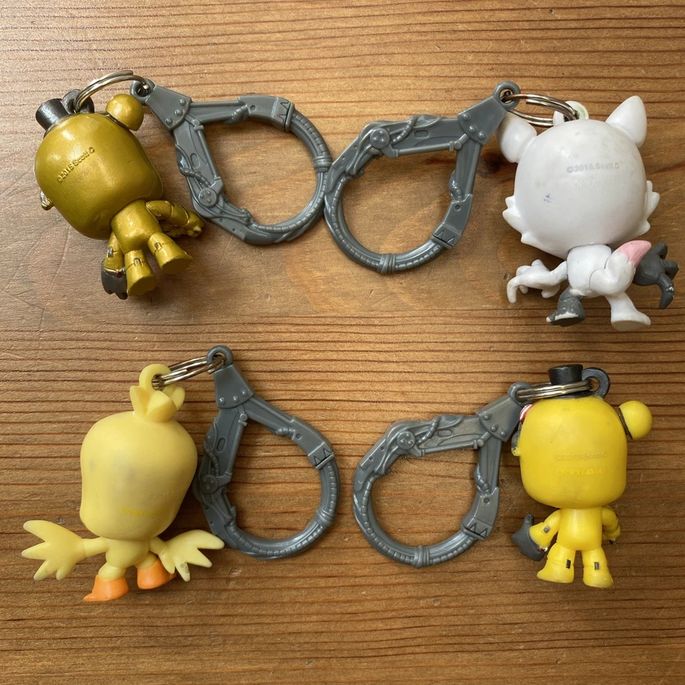 Lote de 4 figuras de llavero Five Nights at Freddy’s FNAF - DESGASTE PESADO Foto 3 de 4