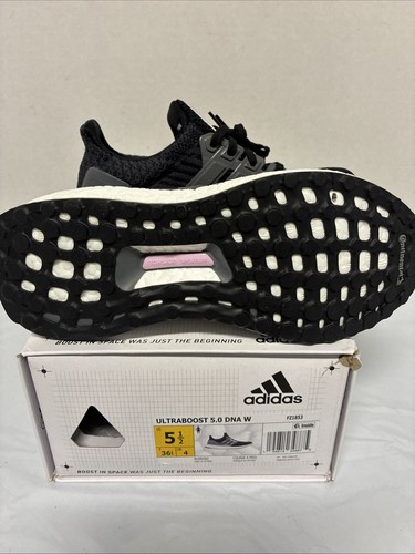 Größe 5,5 - adidas NASA x UltraBoost 5.0 DNA Black Carbon FZ1853 - Bild 11 von 12