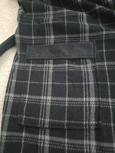 CHAPS Mens Black Gray Plaid Fleece Robe Black Collar Belt OS Nightgown - Picture 10 of 10
