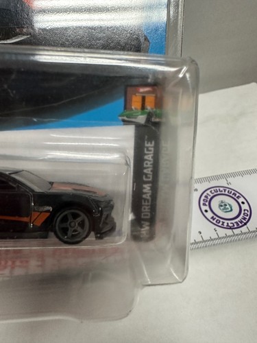 Hot Wheels HW Dream Garage '18 Camaro SS Super Treasure Hunt - Picture 2 of 3