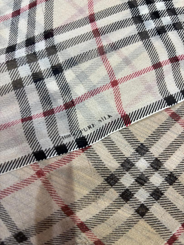 BURBERRY 100% Silk Ladies Check Scarf - Picture 2 of 4
