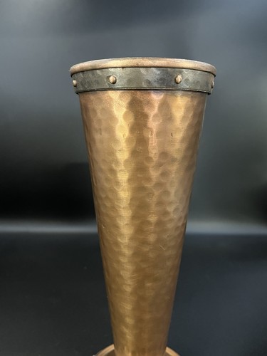 Joseph Heinrichs Arts & Crafts Hand Hammered Copper Vase 9" Tall Nice Condition - Picture 4 of 14