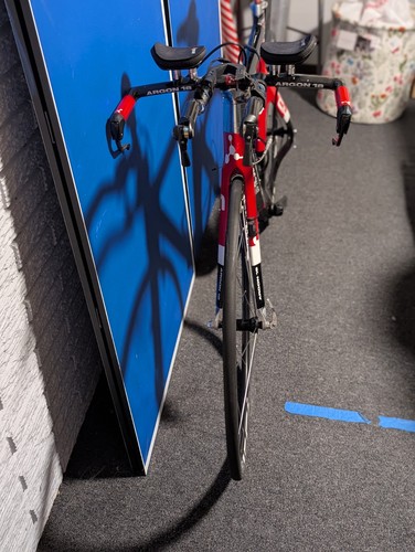 Argon 18 E-114 Triathlon Bike with Zipp Wheels - Picture 3 of 9