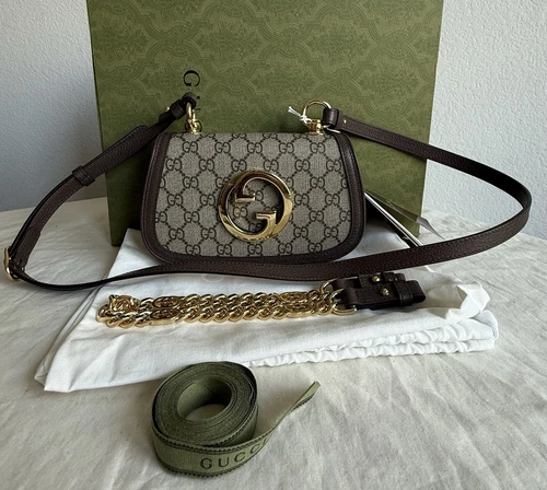 Borsa Gucci Blondie quasi nuova con patta a catena GG rivestita in tela piccola