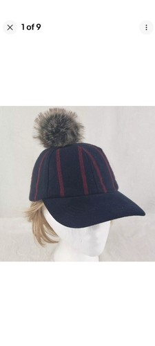 Gorra de béisbol Vince Camuto para mujer piel sintética pompón azul granate a rayas logotipo dorado - Imagen 7 de 9