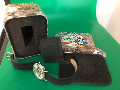 Disney Figuren Freunde für 70 Jahre Feier Uhr in Box mit Echtheitszertifikat - Bild 9 von 10