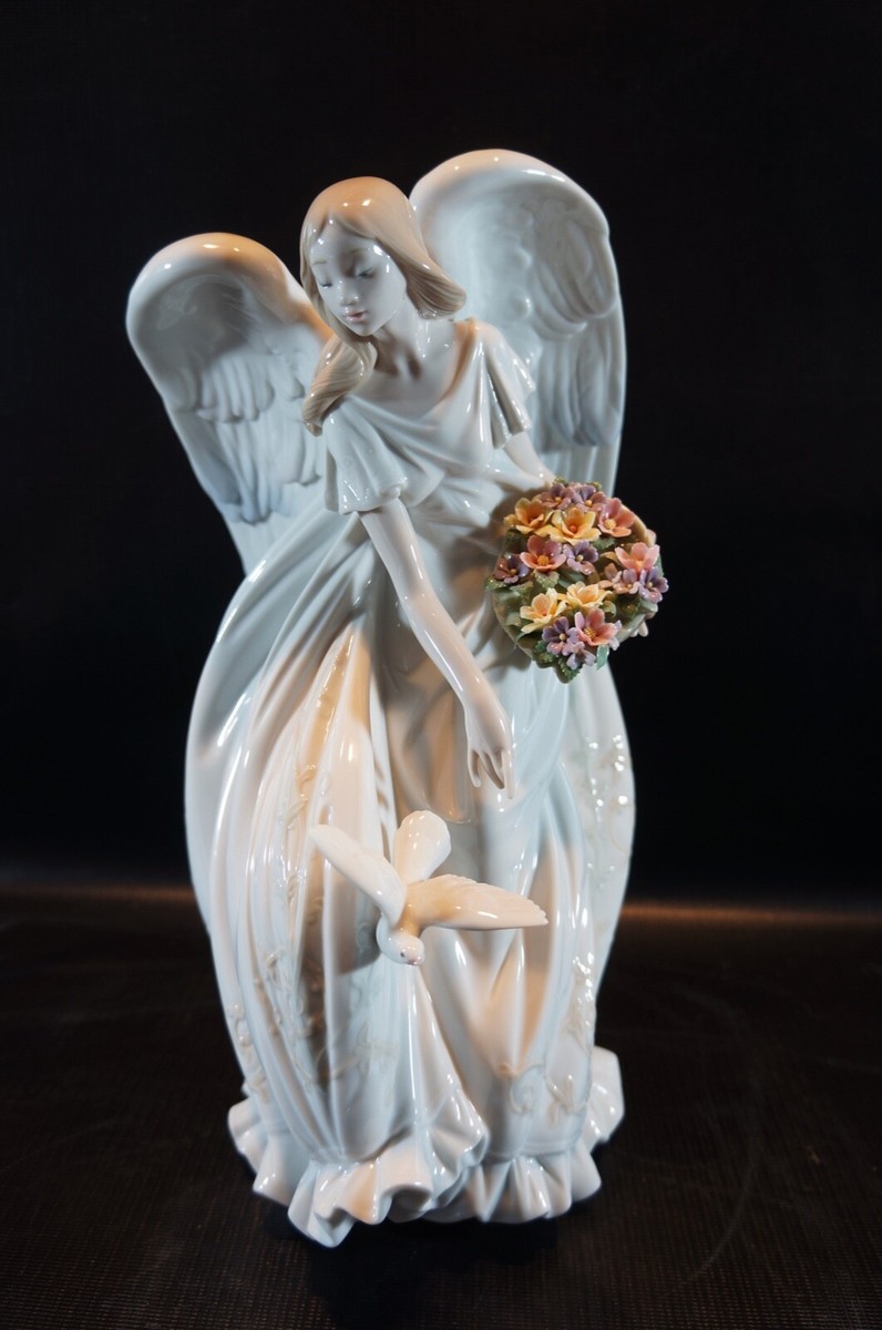 Lladro Flowers Of Peace #1867 Porcelain Figurine Mint