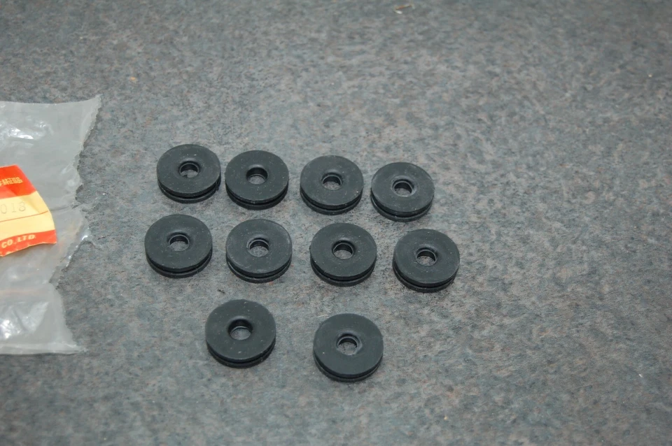 10 NOS GENUINE SUZUKI 09320-08018 Rubber Fairing Grommet (QTY-10) NEW OLD STOCK - Image 3 of 4
