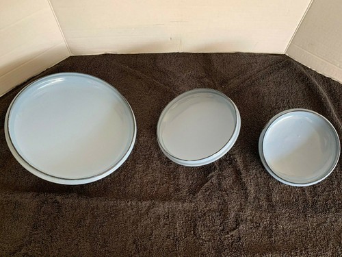 Vintage Enamelware Blue w/ Black Trim 6-pc.. 9" Pan ,7" Pan, 6 " Pan, W/Lids - Picture 12 of 12