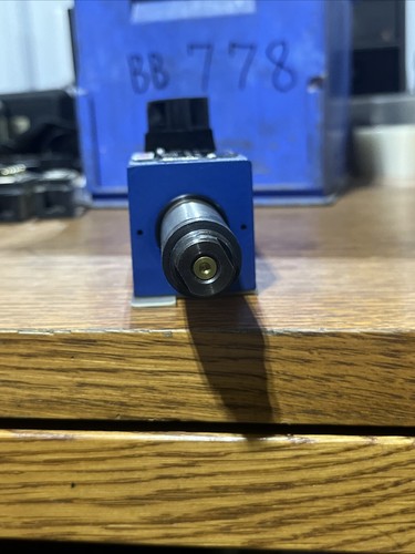 Bosch/Rexroth 4WE6J62/EW110N9K4 Directional Spool Valve R900551703 - Picture 3 of 4