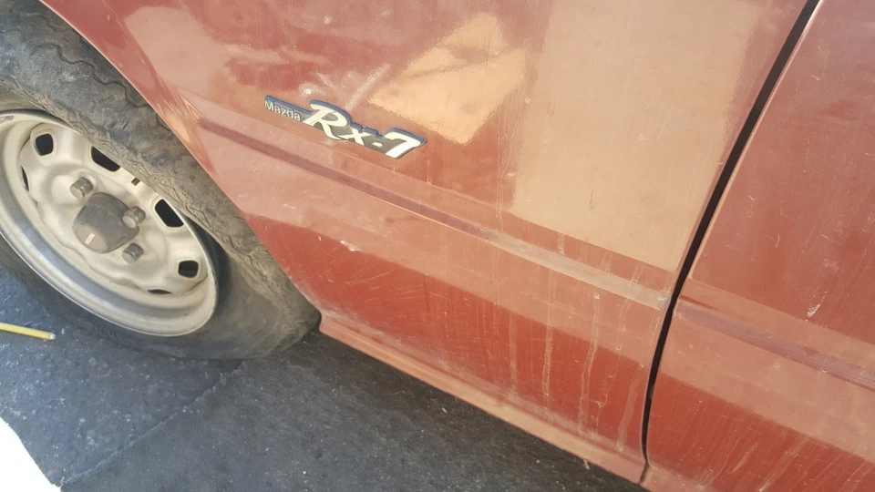 Guardabarros delantero Mazda RX7 1978 1979 1980 USADO DAÑOS IZQUIERDO Foto 2 de 4