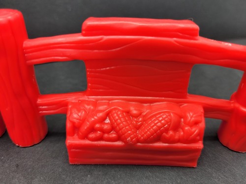 2 pcs. Fisher Price Little People RED ZOO FENCE w/ FOOD ANIMALS FARM FARMER BARN - Picture 4 of 8