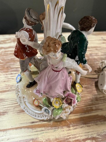 ANTIQUE: 1890'S DRESDEN LITHOPHANE PORCELAIN FIGURAL LAMP WITH PIERCED SHADE - Picture 2 of 15