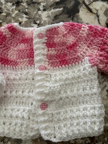 Pullover Strickjacke Beanie Handarbeit Set gehäkelt weiß gelb 0-3 Monate - Bild 2 von 4