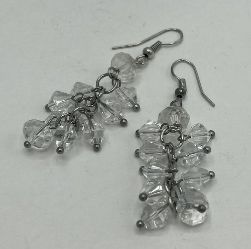 "Aretes colgantes colgantes de acrílico facetados transparentes tono plata 2""" - Imagen 7 de 7