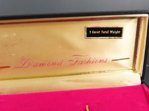 VTG Wyler Wrist Watch EMPTY PRESENTATION BOX Pink Velvet 1 CARAT DIAMOND STICKER - Picture 3 of 10