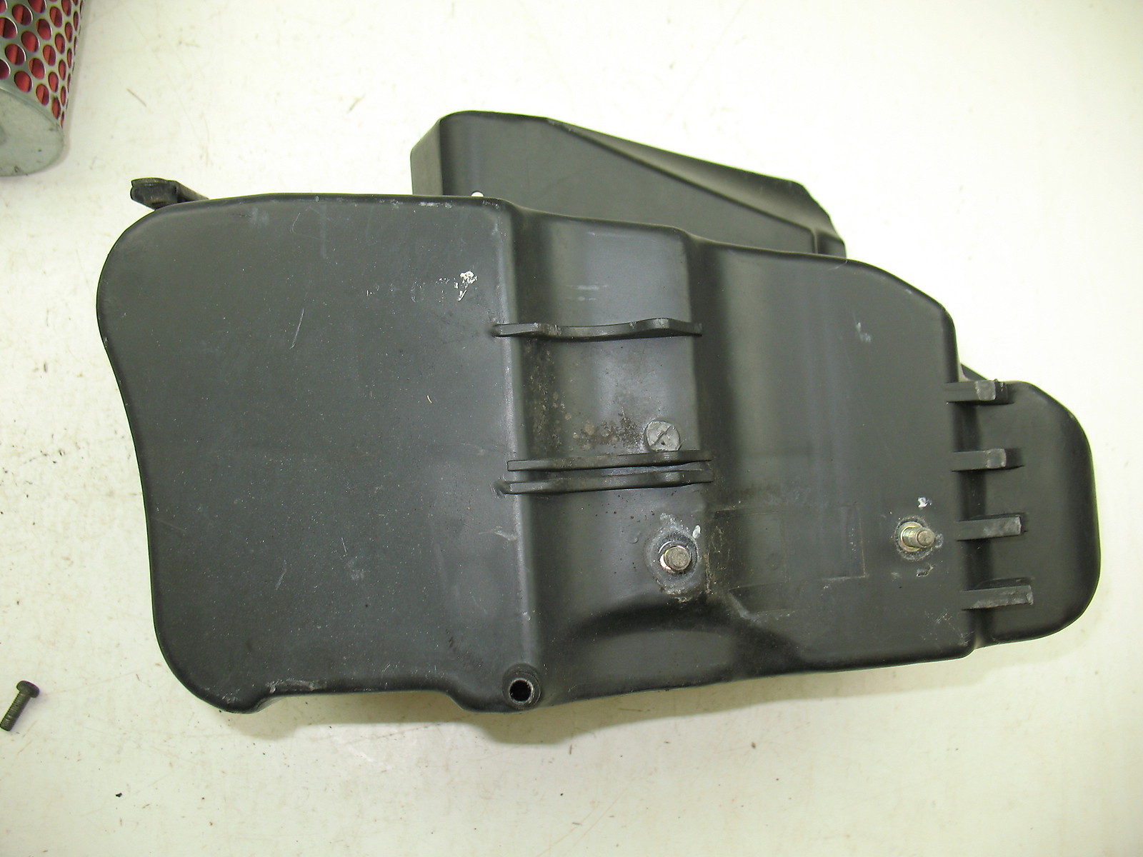 1995 HONDA VT1100C AIR BOX AIRBOX + FILTER HOLDER + 4 SCREWS + ALL GOOD