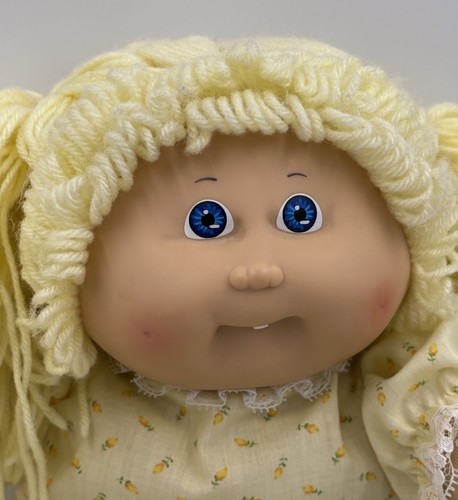 Vintage 1983 Cabbage Patch Girl – Signed Coleco, Original Dress, Mint - Picture 2 of 11