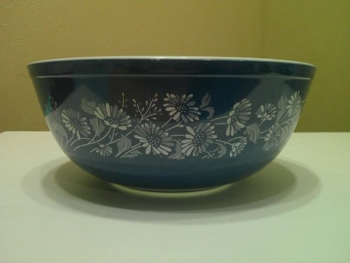 Vintage Pyrex #404 Colonial Mist Vintage Mixing Bowl Blue 4 QT