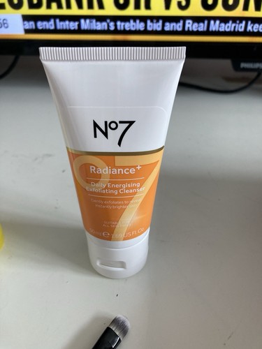 Boots No7 Bundle Radiance Exfoliating Cleanser, Brush, Puff, Foot Scrub Etc - Picture 5 of 6