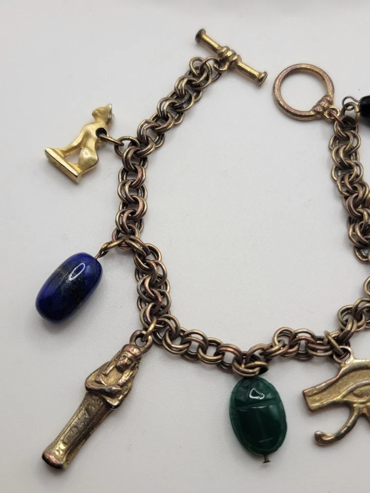 Pulsera con dije temática egipcia - Piedras de lapislázuli escarabajo turquesa tono latón Foto 2 de 4