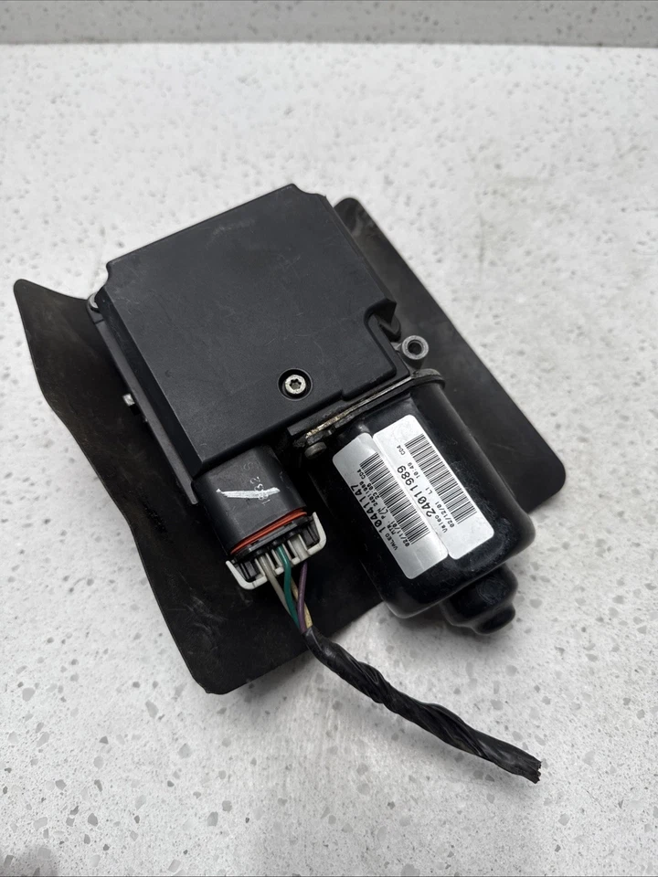 97-04 Chevy Corvette C5 WINDSHIELD WIPER TRANSMISSION LINKAGE W/ MOTOR OEM - Image 2 of 4