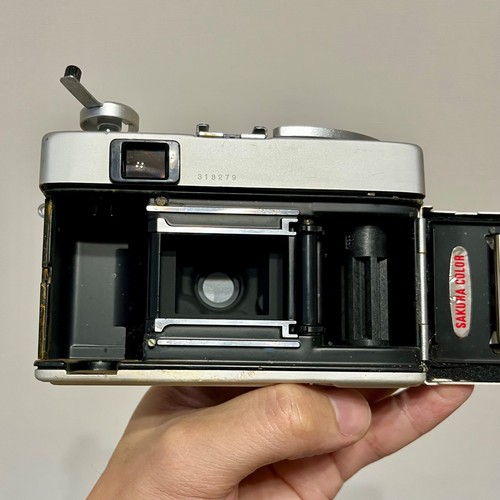 Konica C35 E&L Telecamera a telemetro pellicola 35mm funzionante! Dal Giappone - Foto 13 di 17