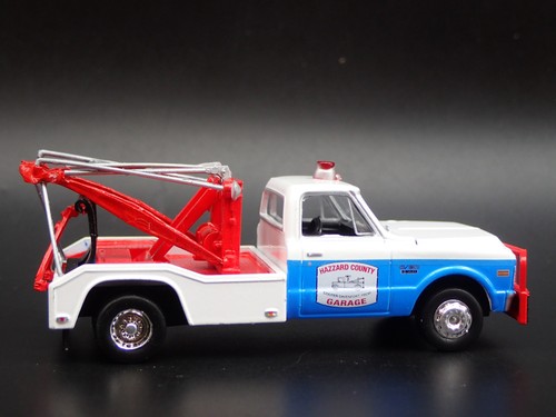 1969 CHEVROLET C30 DUALLY TOW TRUCK HAZZARD COUNTY 1:64 SCALE DIECAST MODEL CAR - Picture 3 of 7