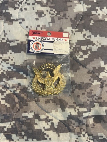 ROTC Tapa Dorada Insignia Águila con Escudo en el Pecho Sosteniendo Rama de Olivo y Flechas B-10 - Imagen 2 de 3