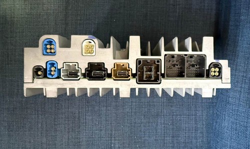 Cadillac CT5 2025 receptor de radio de infoentretenimiento cabina módulo VCU OEM 85783383 - Imagen 2 de 7
