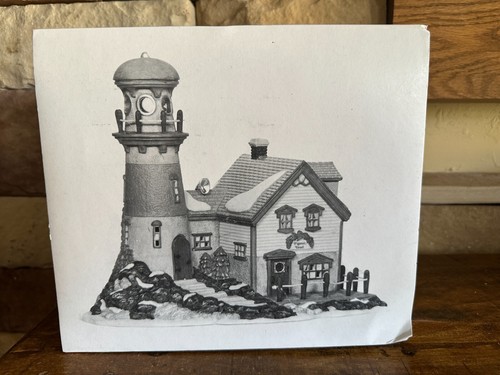 Pueblo de Navidad Department 56 New England Village "Pigeonhead Lighthouse" - Imagen 3 de 11