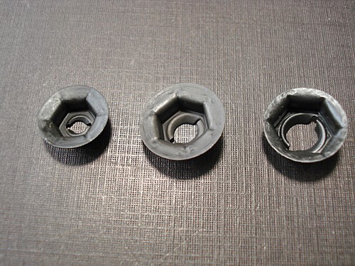 75 pcs 1/8 3/16 1/4 GM emblem name plate letter thread cutting nut assortment - Bild 4 von 4