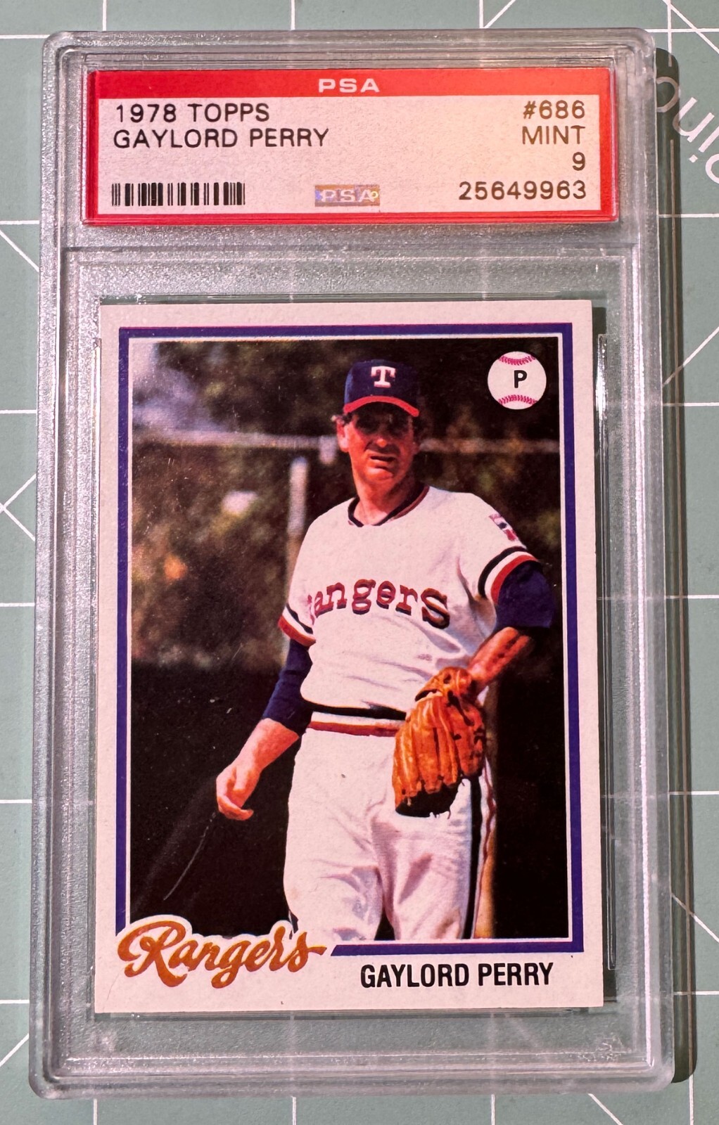 1978 Topps #686 GAYLORD PERRY Texas Rangers MLB HOF PSA 9 MINT