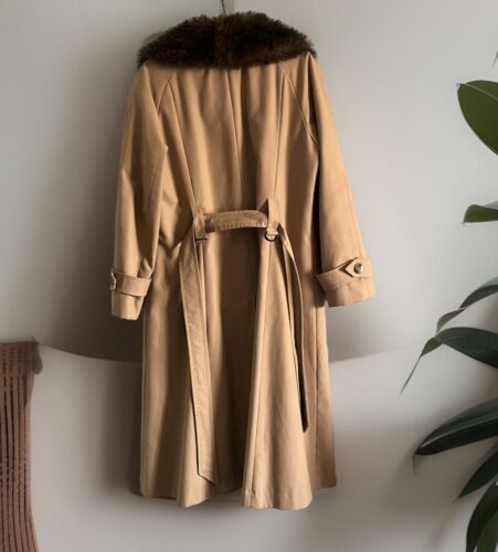 QUELRAYN VINTAGE 1970s WOMENS FULL LENGTH BEIGE COAT WITH FAUX FUR COLLAR EX CON - Picture 3 of 7